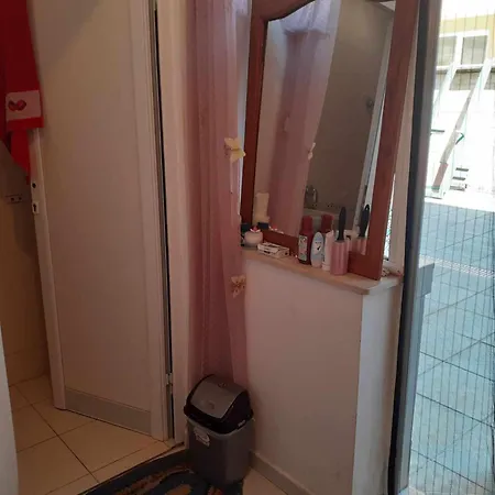 център варна, на минути пеш от морето! Várna