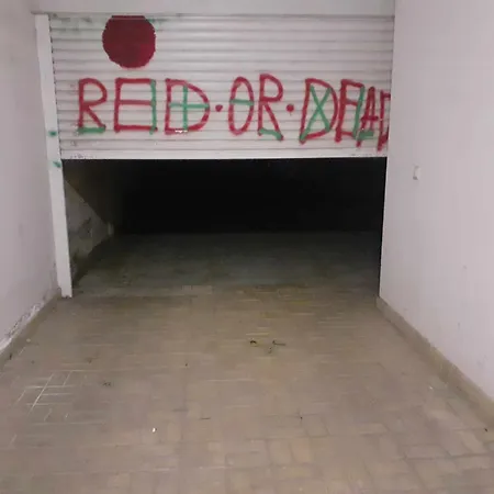 център варна, на минути пеш от морето! Várna